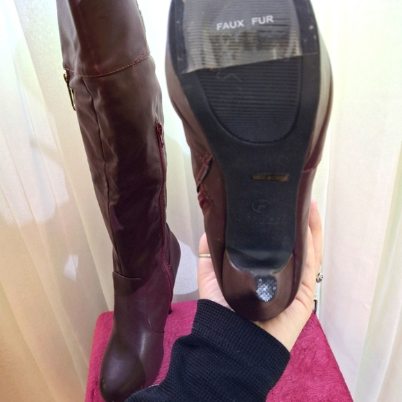 NWOT! Bamboo, Knee high, wine red, soft fur lined, stiletto boot, size 7 us - Picture 6 of 8